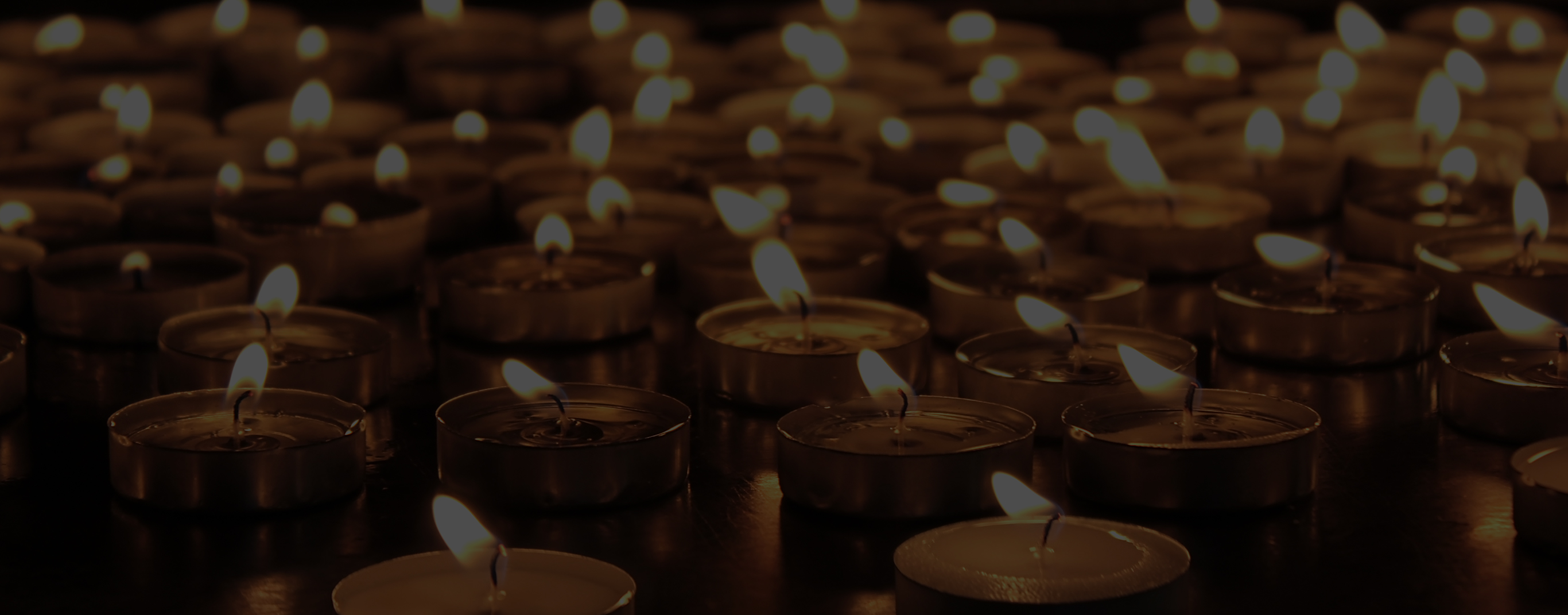 燃えるロウソク